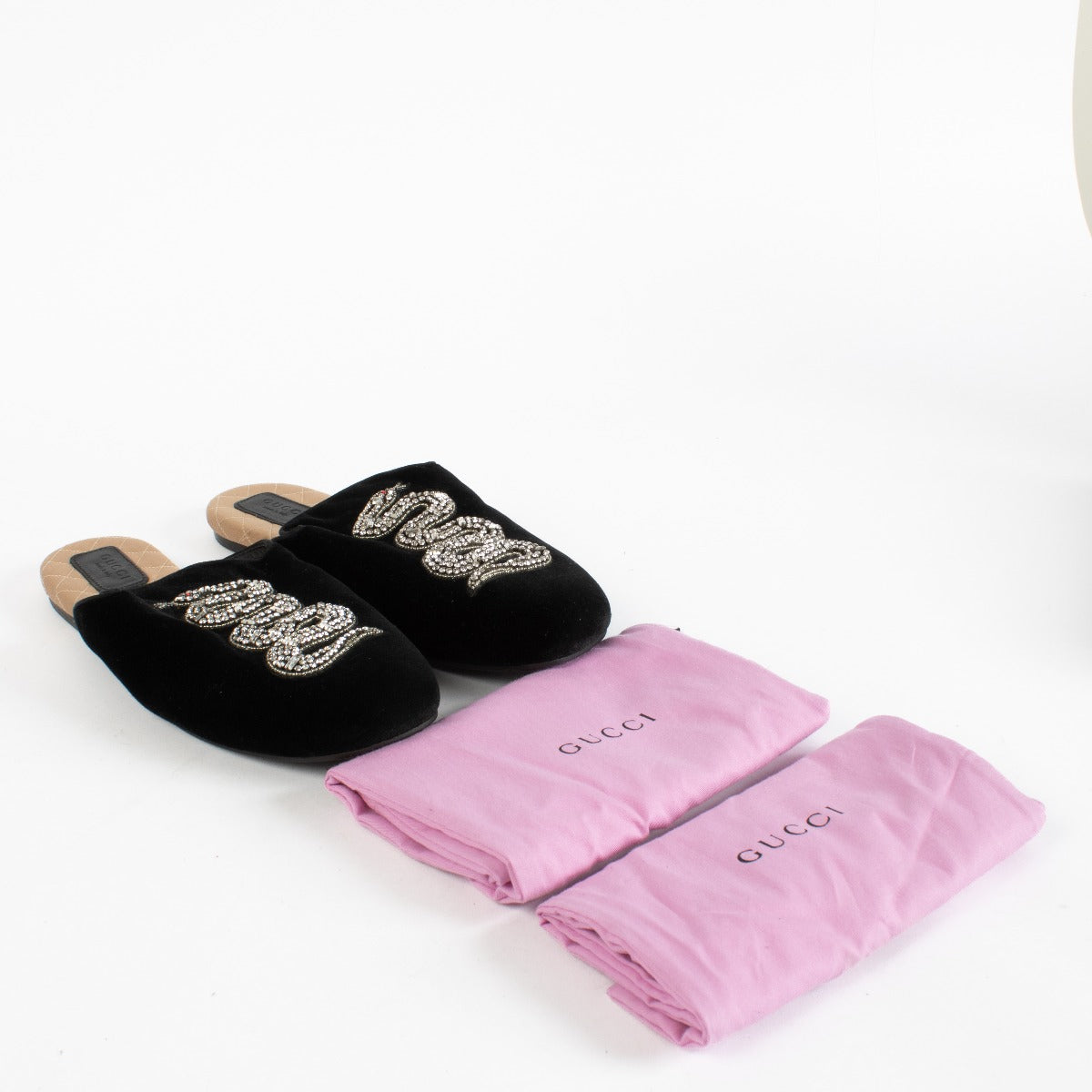 Authentic second-hand Gucci Black Velvet Loafers - Size 39 1/2 on labellov.com