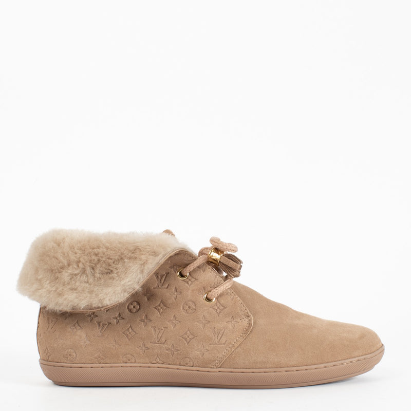 Authentic second-hand Louis Vuitton Beige Boots - Size 38 on labellov.com
