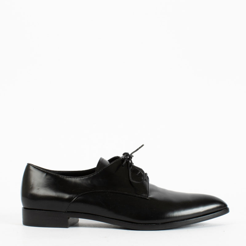 Authentic second-hand Prada Black Leather Flats - Size 38 1/2 on labellov.com