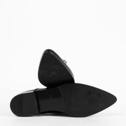 Authentic second-hand Prada Black Leather Flats - Size 38 1/2 on labellov.com