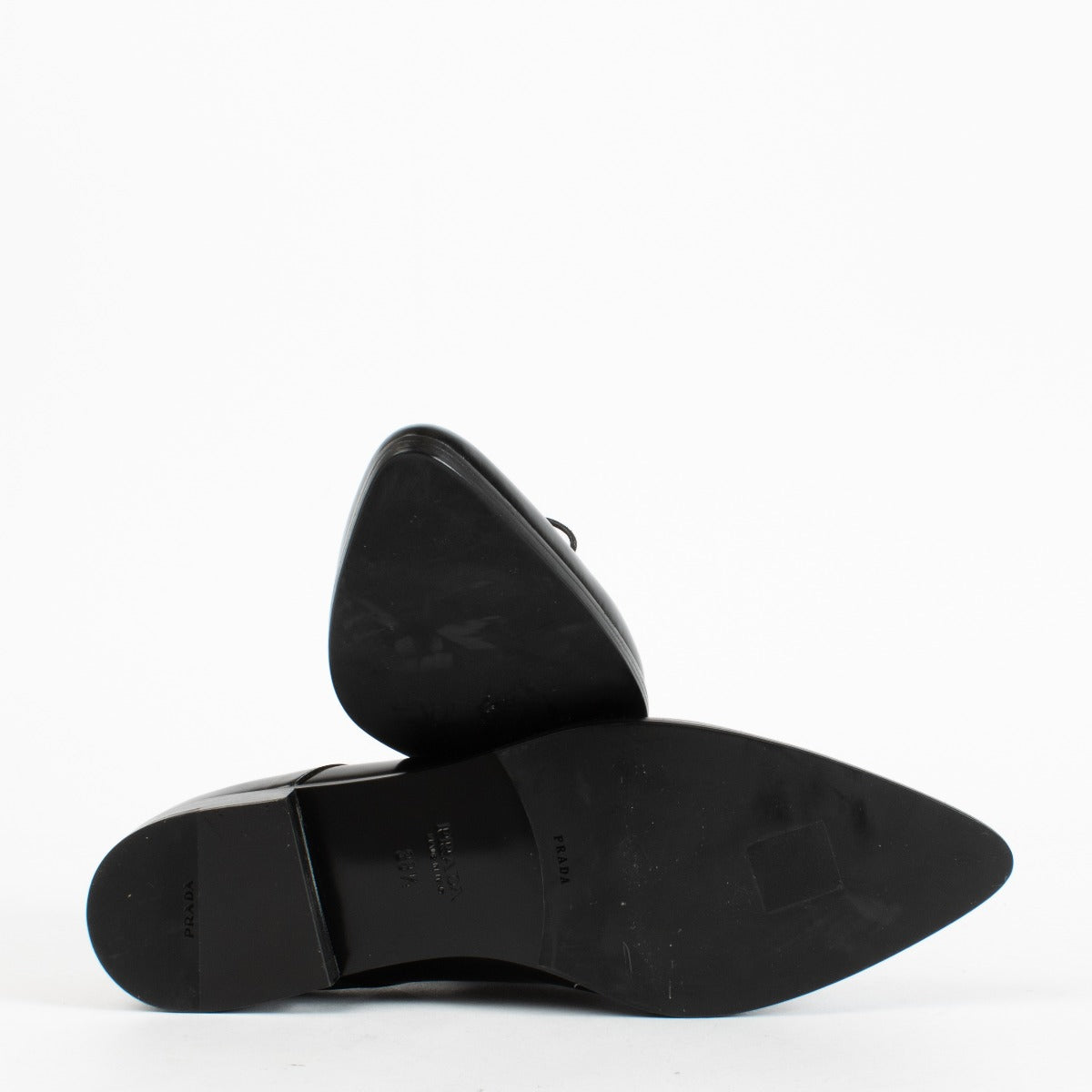 Authentic second-hand Prada Black Leather Flats - Size 38 1/2 on labellov.com