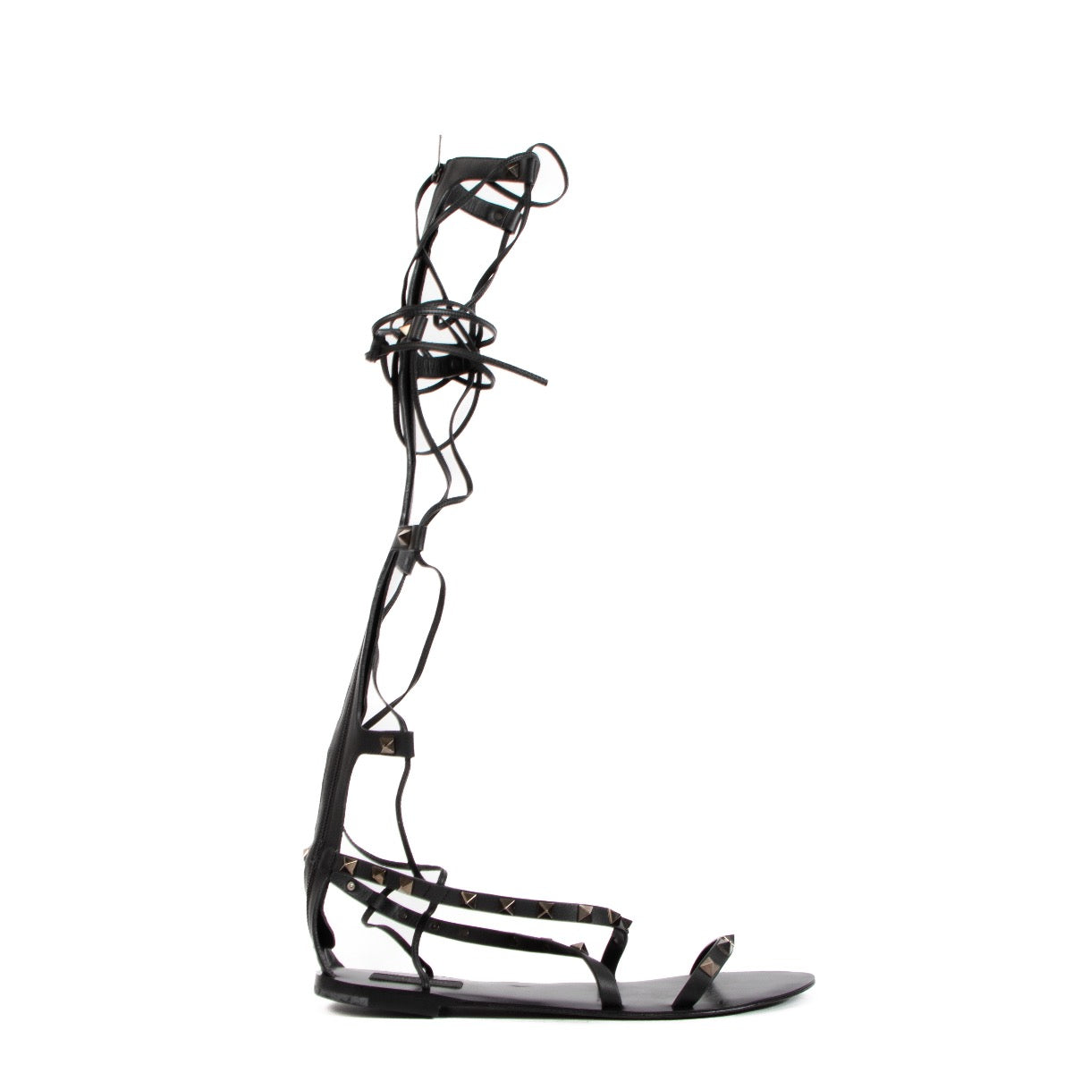 Shop safe online at Labellov in Antwerp, Brussels and Knokke these 100% authentic second hand Valentino Black Gladiator Sandals - size 39