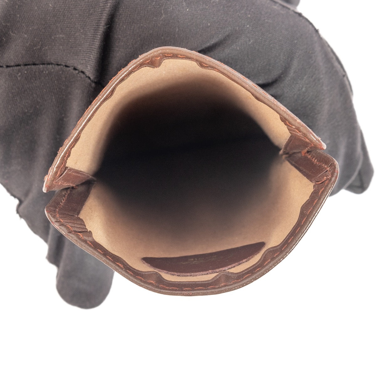 Shop safe online at labellov in Antwerp, Brussels and Knokke this 100% authentic second hand Cartier Burgundy Glasses Case