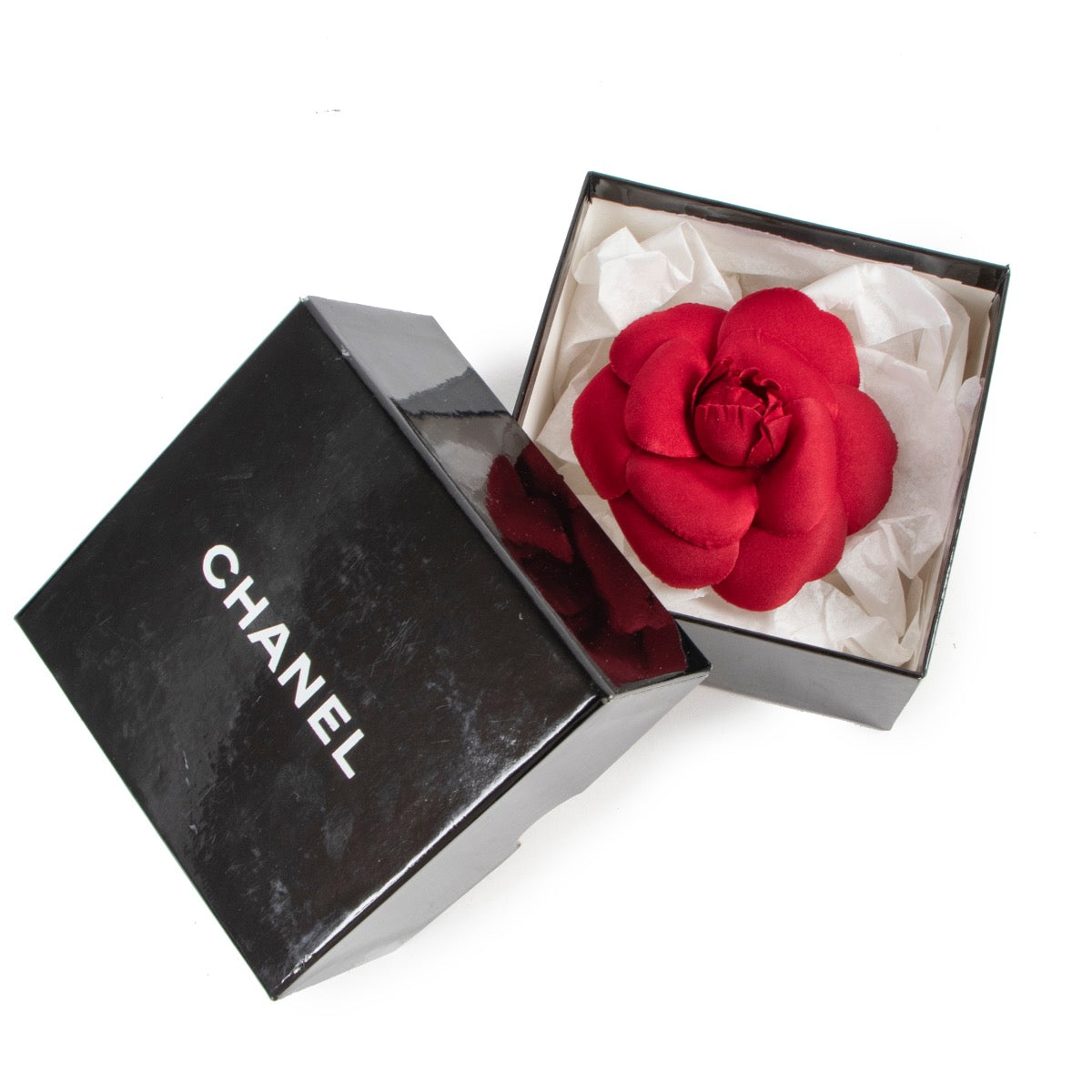 Chanel Red Camellia Brooch for the best price at Labellov secondhand luxury in Antwerp Belgium. We buy and sell your authentic designer bags online.