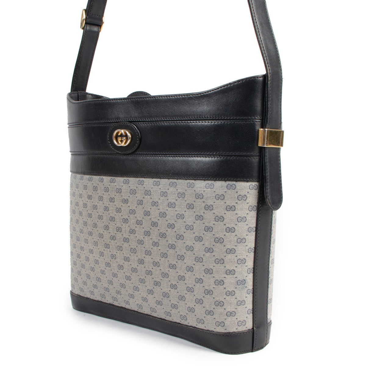 Shop safe online at Labellov in Antwerp this 100% authentic second hand Gucci Blue Monogram Canvas Shoulder Bag