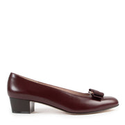 Shop safe online at Labellov in Antwerp this 100% authentic second hand Salvatore Ferragamo Burgundy Pumps - Size 39