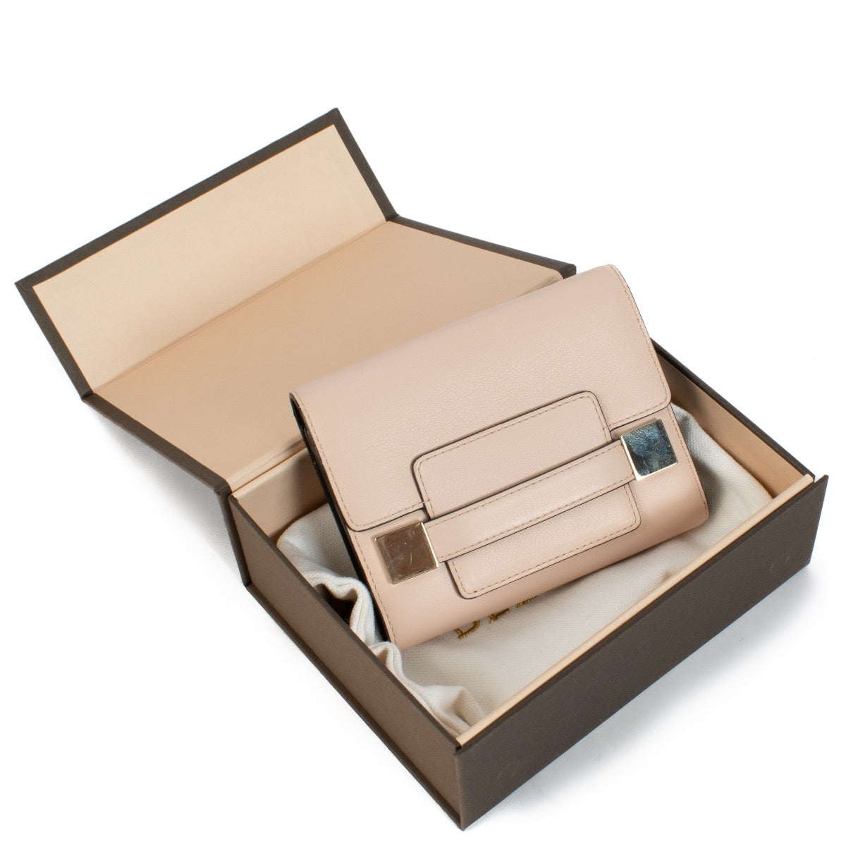 Authentic second hand Delvaux Nude Madame Wallet on Labellov.com