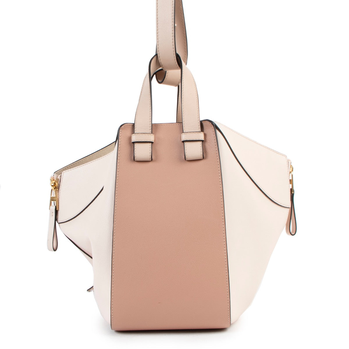 Buy authentic second hand Loewe Small Two-Toned Pink Hammock Bag in very good condition at Labellov in Antwerp.