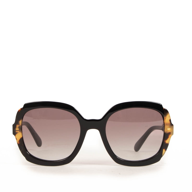 Shop safe online at Labellov in Antwerp, Brussels or Knokke these 100% authentic second hand Prada Black Acetate Sunglasses