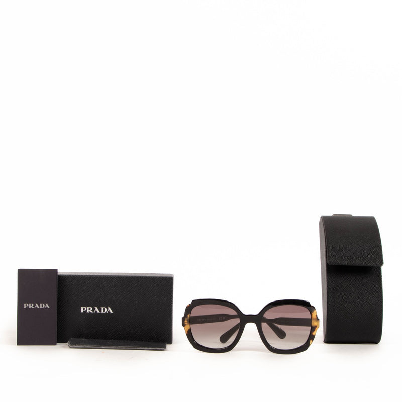 Shop safe online at Labellov in Antwerp, Brussels or Knokke these 100% authentic second hand Prada Black Acetate Sunglasses