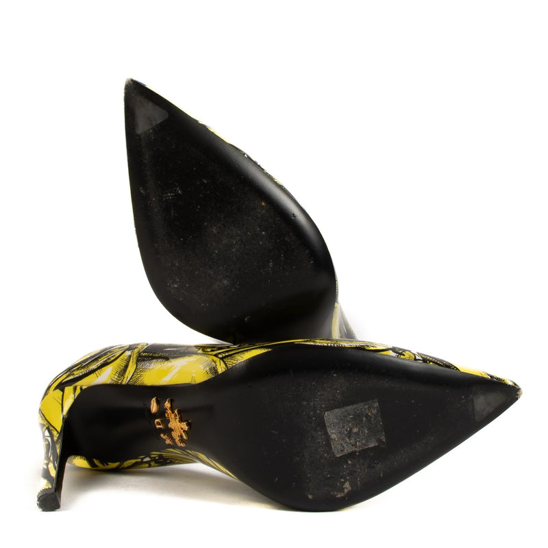 Prada Gele Pumps met Bananenprint van Lakleer - Maat 35,5