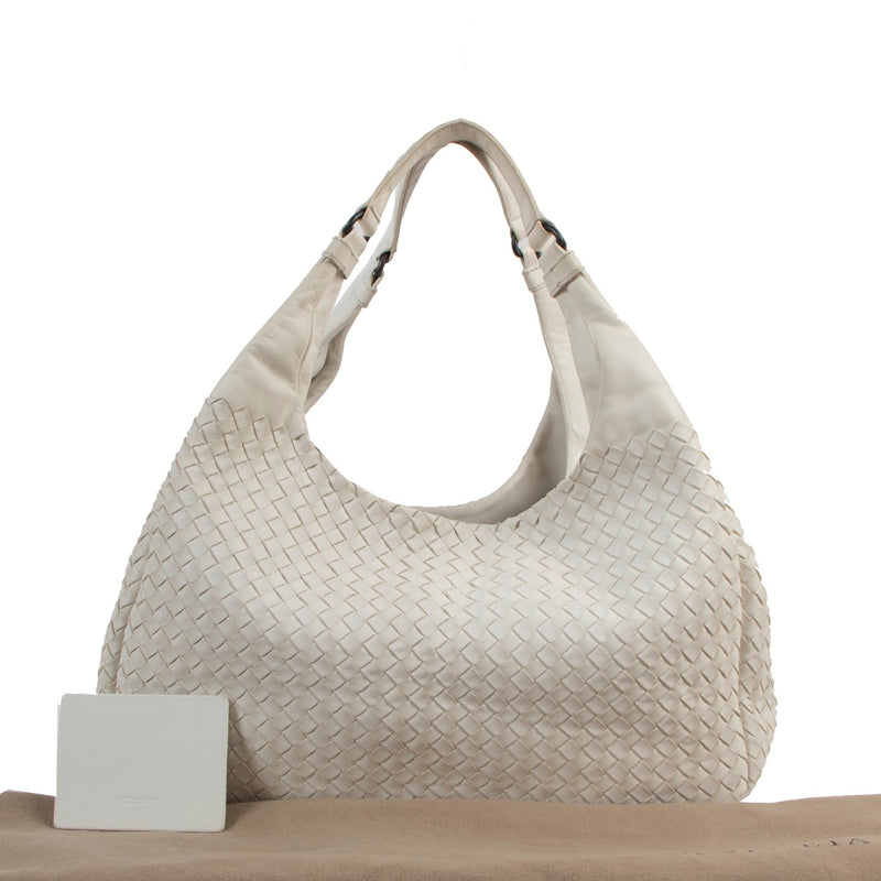 Buy online authentic second hand Bottega Veneta White Intrecciato Shoulder Bag in very good condition at Labellov in Antwerp