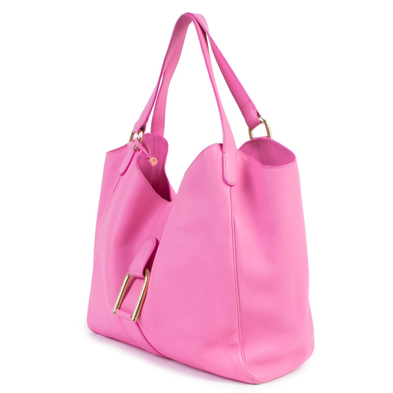 Buy authentic second hand Delvaux Pink Givry Besace Polo Shoulder bag in very good condition at Labellov in Antwerp.