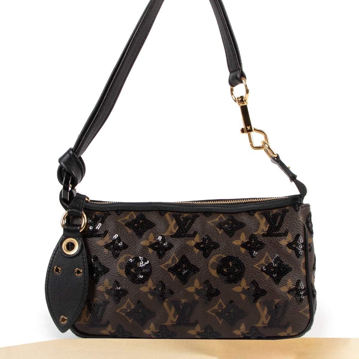 Shop safe online at Labellov in Antwerp this 100% authentic second hand Louis Vuitton Monogram Black Sequins Eclipse Pochette