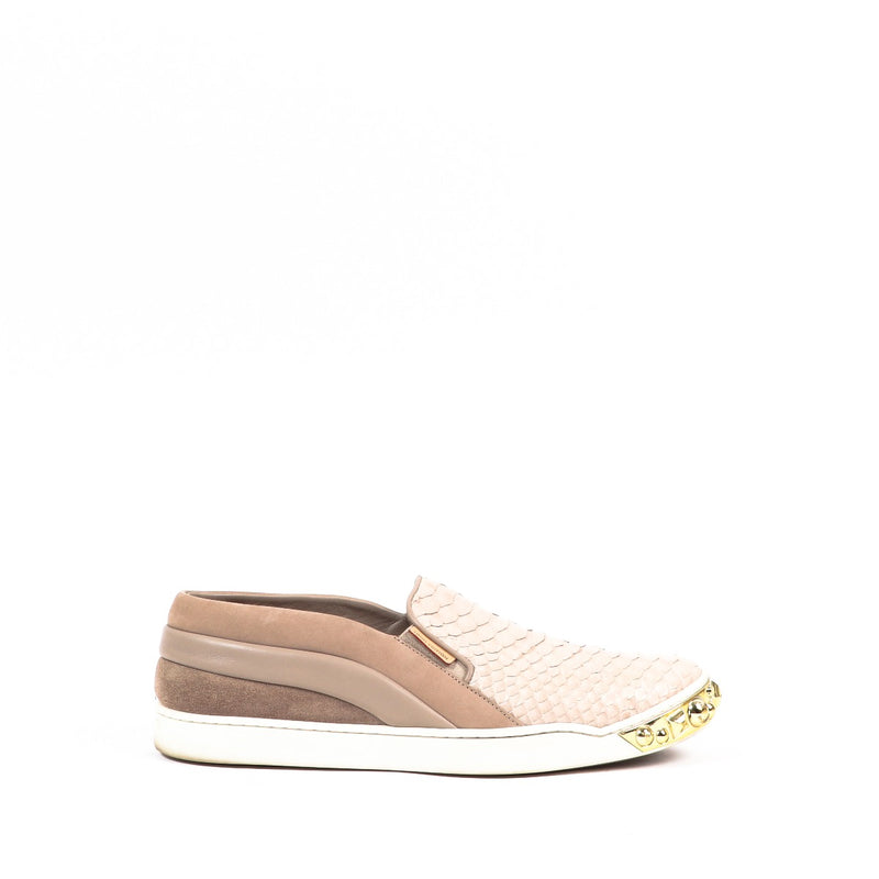 Buy authentic second-hand Louis Vuitton Beige Leather Flats in Size 40 in very good condition at Labellov in Antwerp.