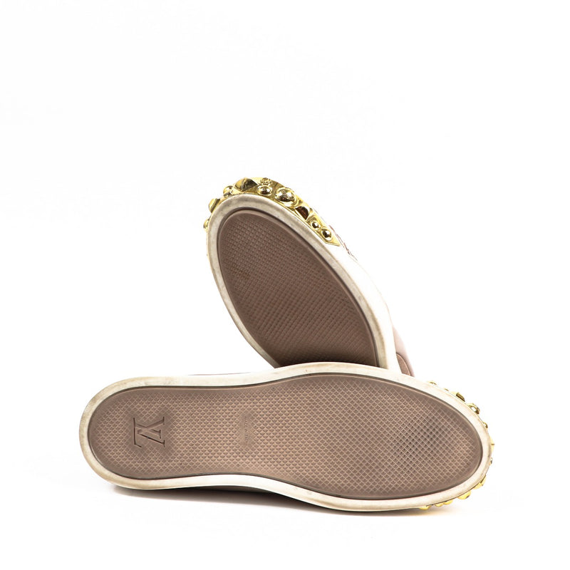 Buy authentic second-hand Louis Vuitton Beige Leather Flats in Size 40 in very good condition at Labellov in Antwerp.