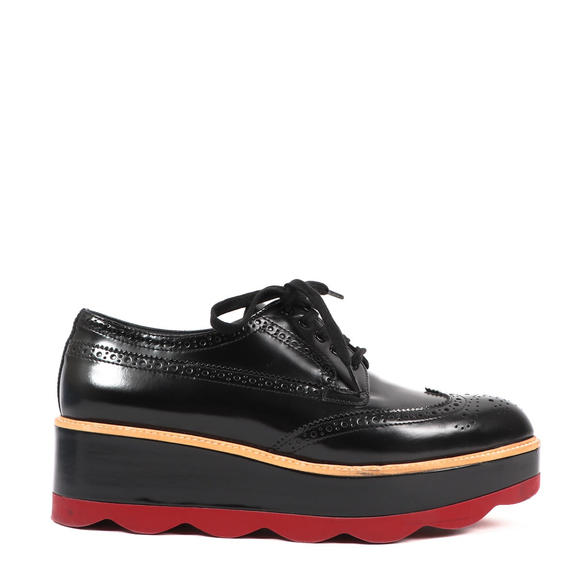 Buy authentic second-hand Prada Black Leather Spazzolato Brogues in Size 41 in very good condition at Labellov in Antwerp.