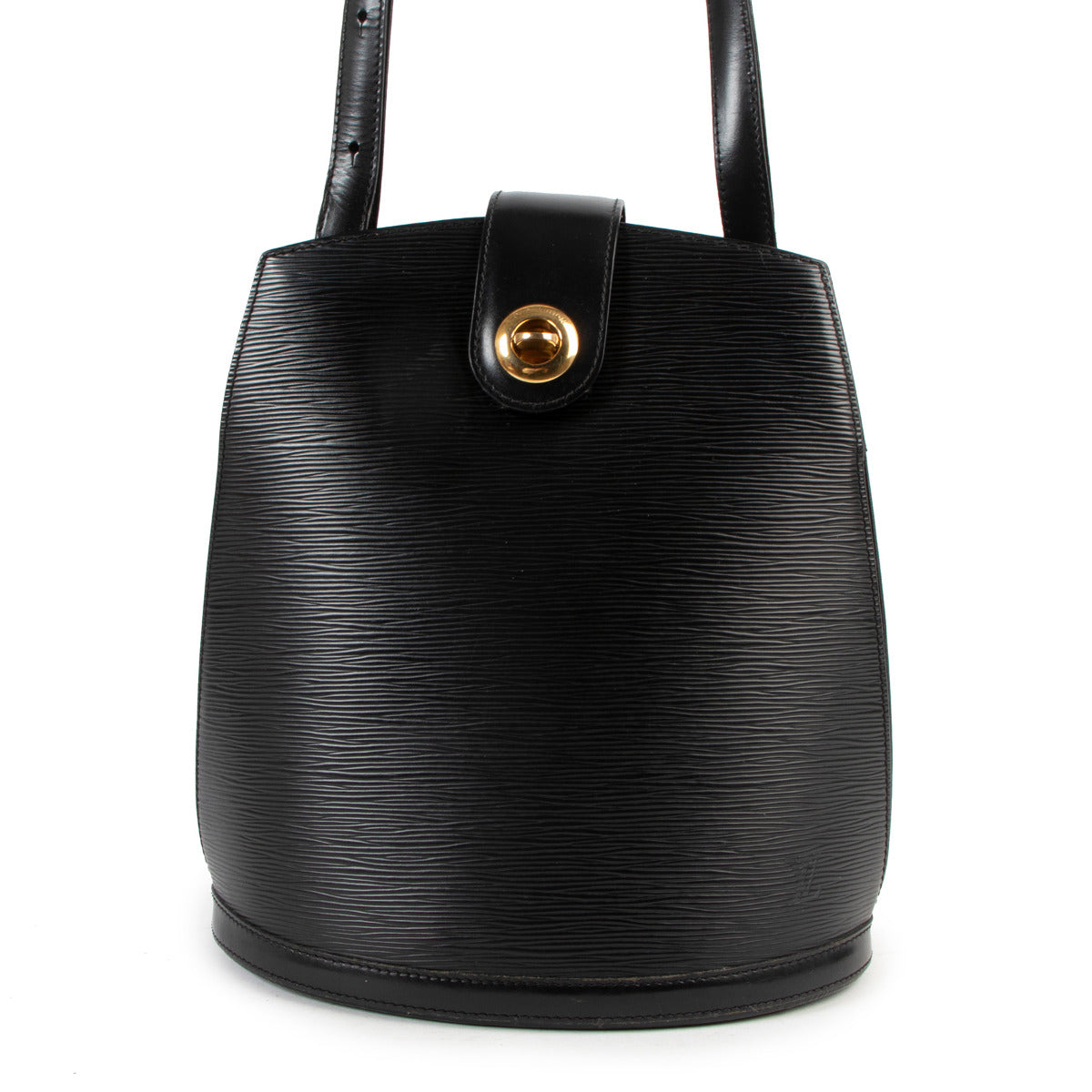 Buy online an authentic second hand Louis Vuitton black Nocturne GM epi shoulder bag in very good condition at Labellov in Antwerp.