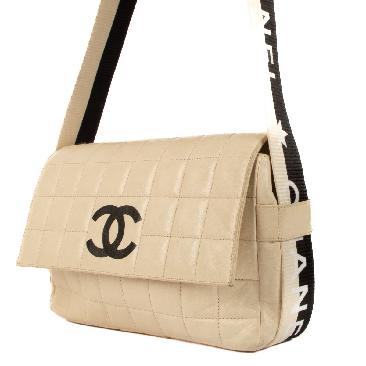 Shop 100% authentic second-hand Chanel Cream East West Star Chocolate Bar Flap Bag on Labellov.com