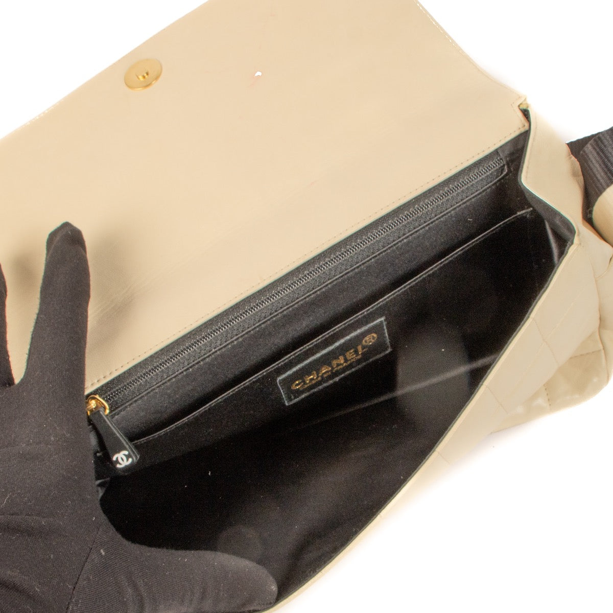 Shop 100% authentic second-hand Chanel Cream East West Star Chocolate Bar Flap Bag on Labellov.com