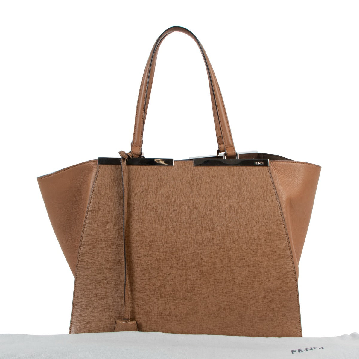 Buy online an authentic second hand Fendi Camel Trois Jours Shoulder Bag in very good condition at Labellov in Antwerp.