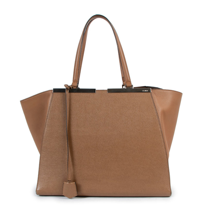 Buy online an authentic second hand Fendi Camel Trois Jours Shoulder Bag in very good condition at Labellov in Antwerp.