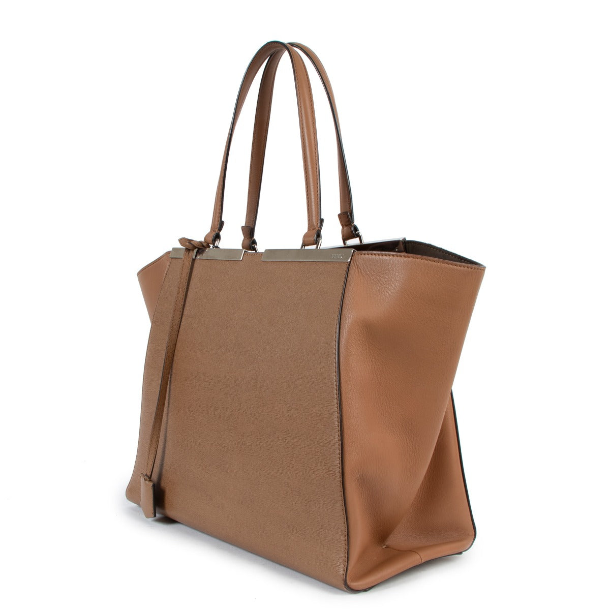 Buy online an authentic second hand Fendi Camel Trois Jours Shoulder Bag in very good condition at Labellov in Antwerp.