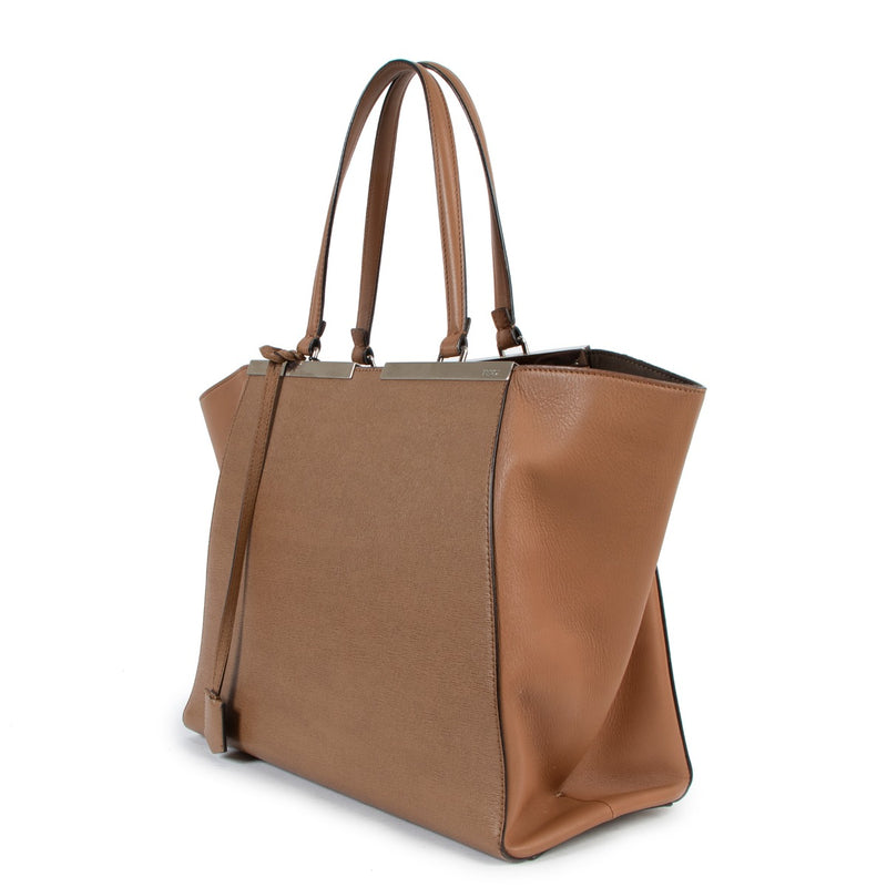 Buy online an authentic second hand Fendi Camel Trois Jours Shoulder Bag in very good condition at Labellov in Antwerp.