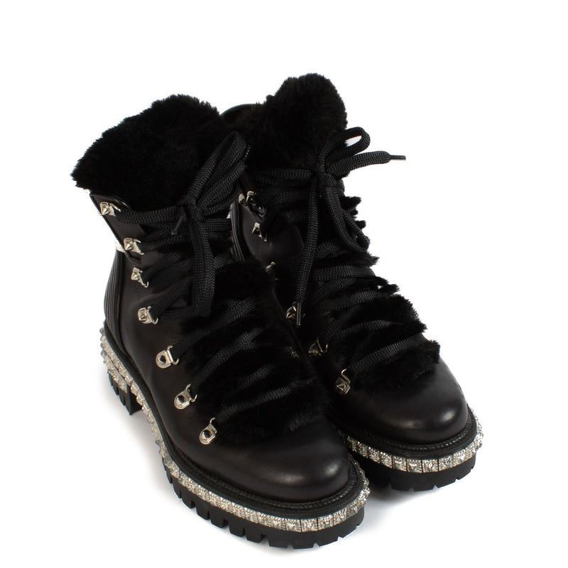 Shop safe online at Labellov in Antwerp, Brussels and Knokke this 100% authentic second hand Christian Louboutin Black Stud Boots - Size 38,5