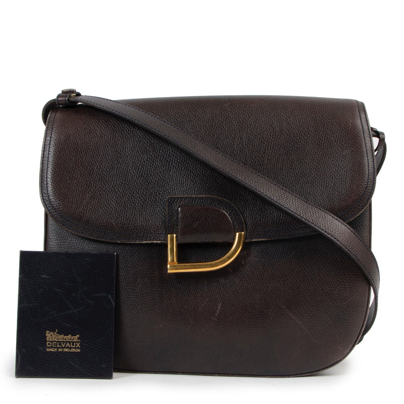 Shop safe online at Labellov in Antwerp this 100% authentic second hand Delvaux Navy Blue Shoulder Bag