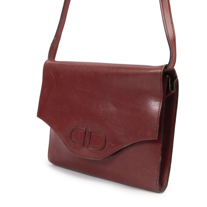Shop safe online at Labellov in Antwerp this 100% authentic second hand Delvaux Burgundy Shoulder Bag