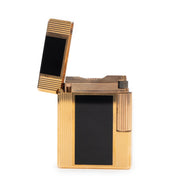 Shop safe online at Labellov in Antwerp this 100% authentic second hand Dupont Black Lacquer Lighter