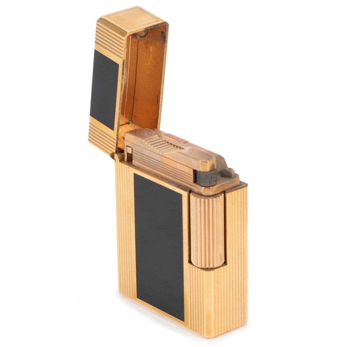 Shop safe online at Labellov in Antwerp this 100% authentic second hand Dupont Black Lacquer Lighter