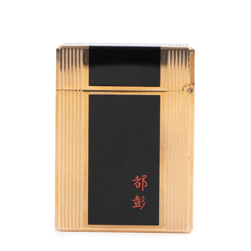 Shop safe online at Labellov in Antwerp this 100% authentic second hand Dupont Black Lacquer Lighter