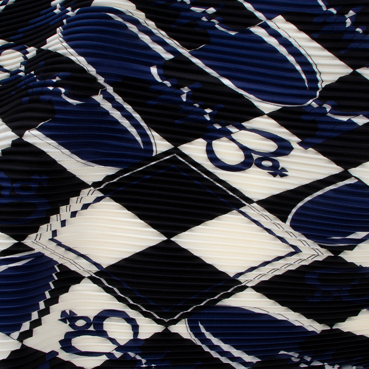 Buy Hermès Blue Plissé Carré 90 Silk for the best price at Labellov secondhand luxury in Antwerp.