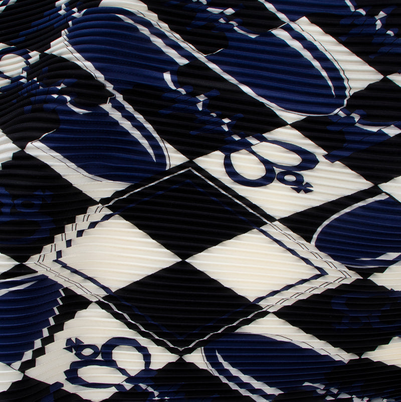 Buy Hermès Blue Plissé Carré 90 Silk for the best price at Labellov secondhand luxury in Antwerp.