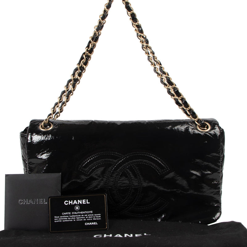 Shop safe online at Labellov in Antwerp this 100% authentic second hand Chanel Black Patent Vinyl Rock and Chain Medium Flap Bag