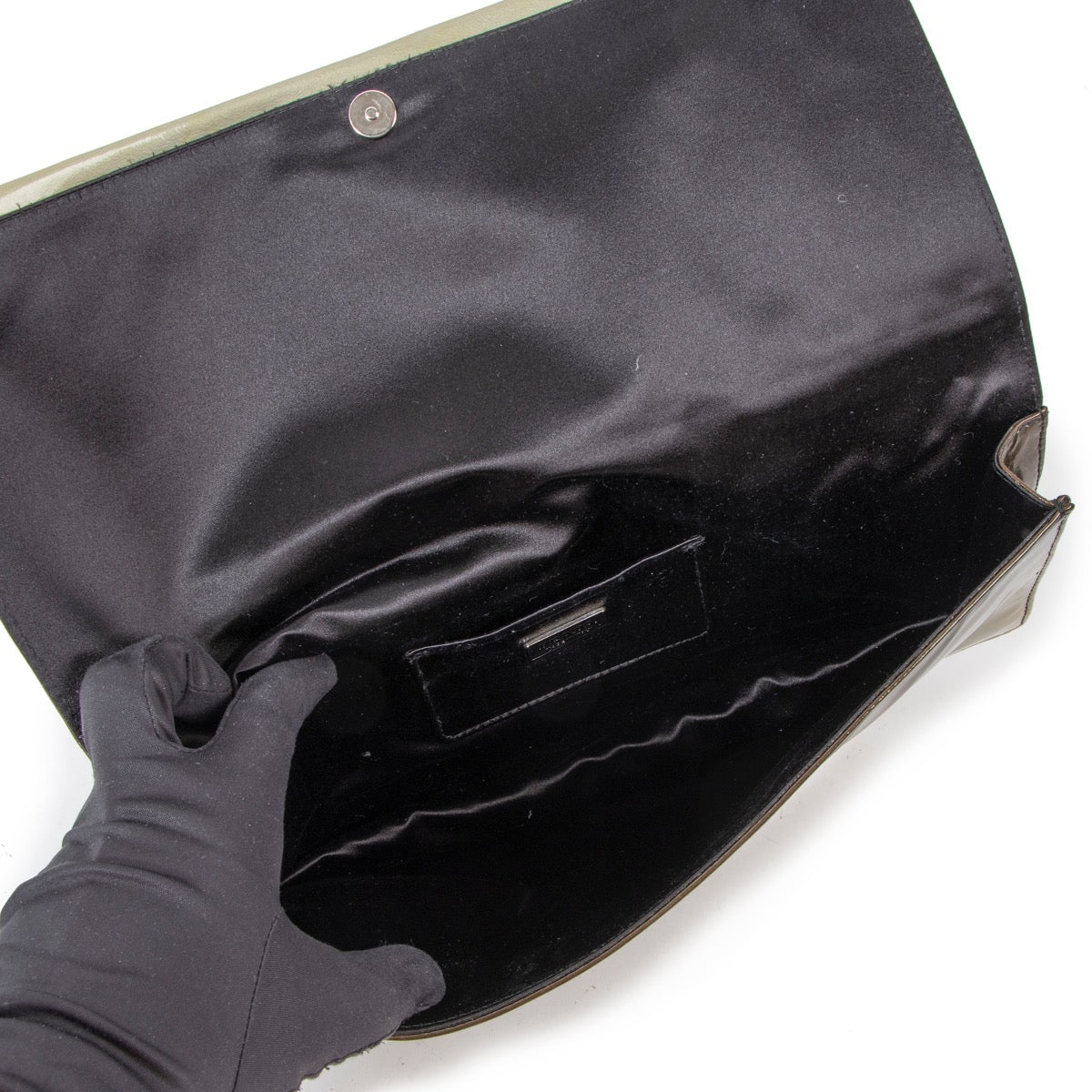 Shop safe online at Labellov in Antwerp this 100% authentic second hand Prada Ombre Green Patent Leather Clutch