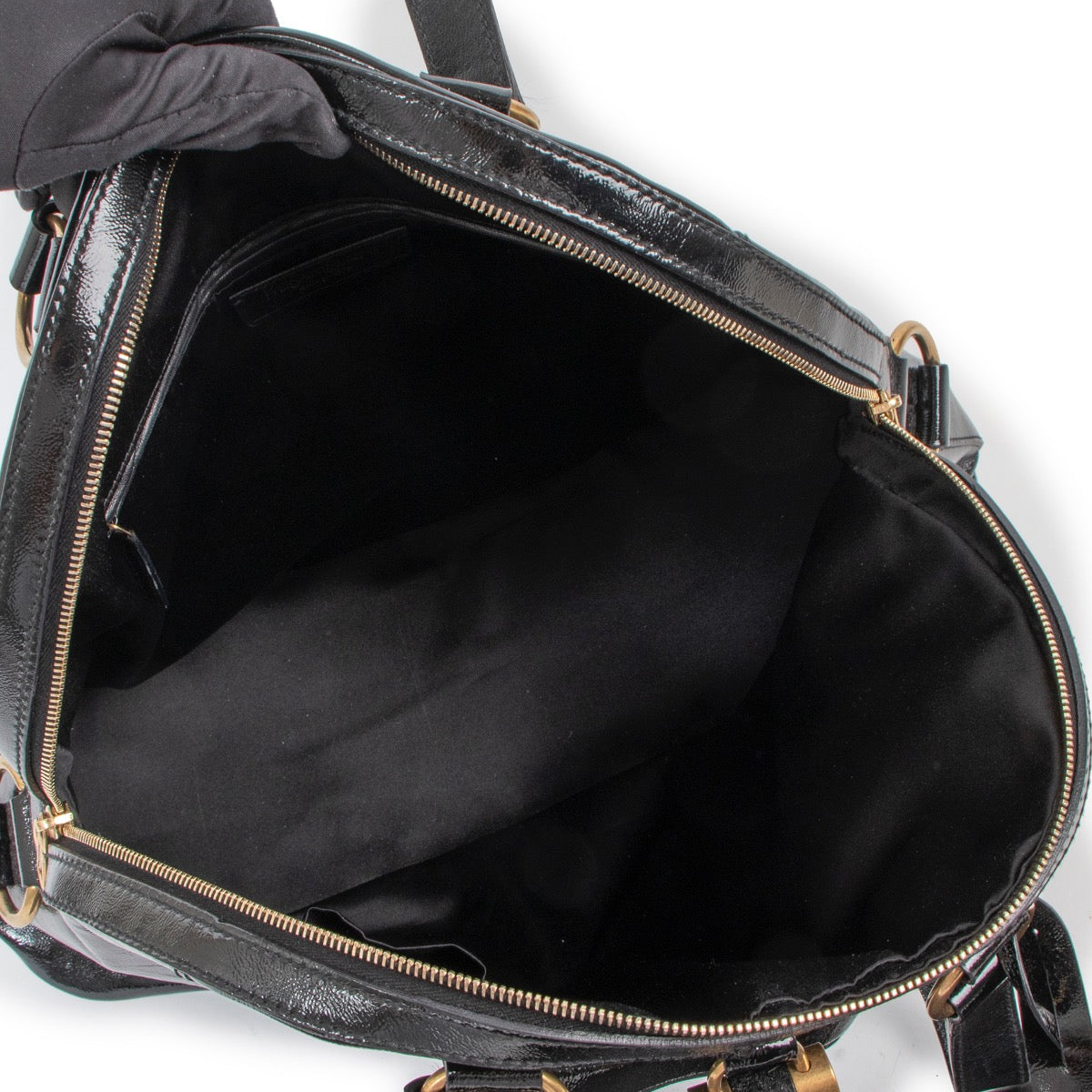 Shop safe online at Labellov in Antwerp this 100% authentic second hand Saint Laurent Black Patent Leather Muse Shoulder bag