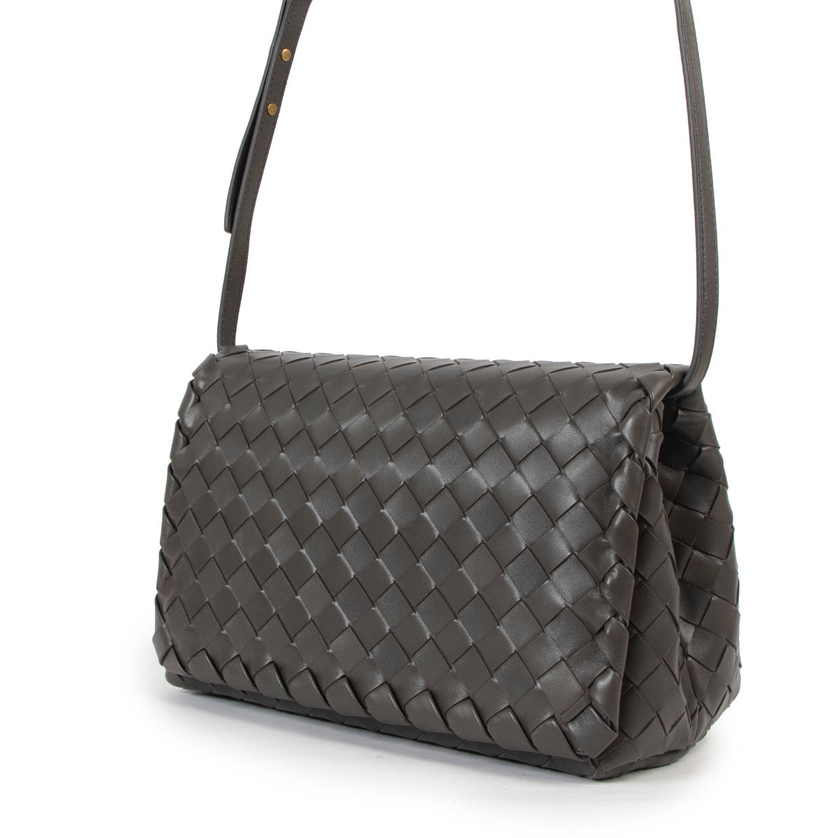 Shop now for your pre-loved, 100% authentic Bottega Veneta Grey Intreciatto Leather Crossbody, at Labellov.