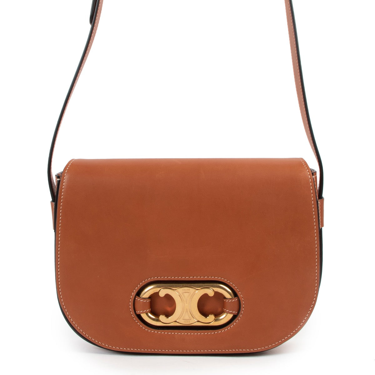 Shop now for your pre-loved, 100% autentic Celine Cognac Medium Maillon Triomphe bag at Labellov in Antwerp