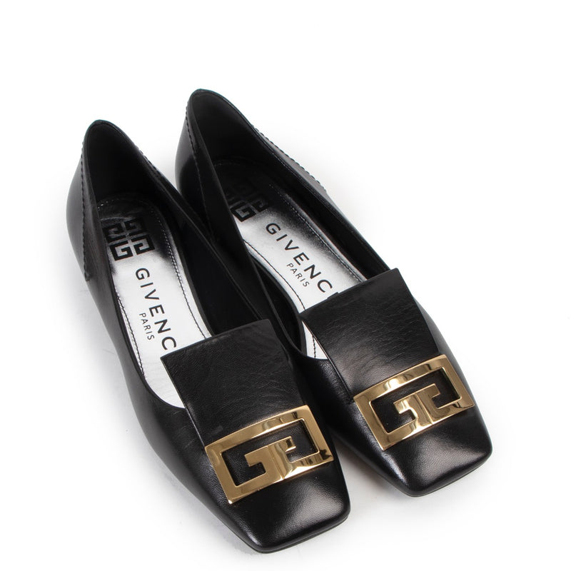 Shop safe online at Labellov in Antwerp this 100% authentic second hand Givenchy Black Leather Loafers - Size 38