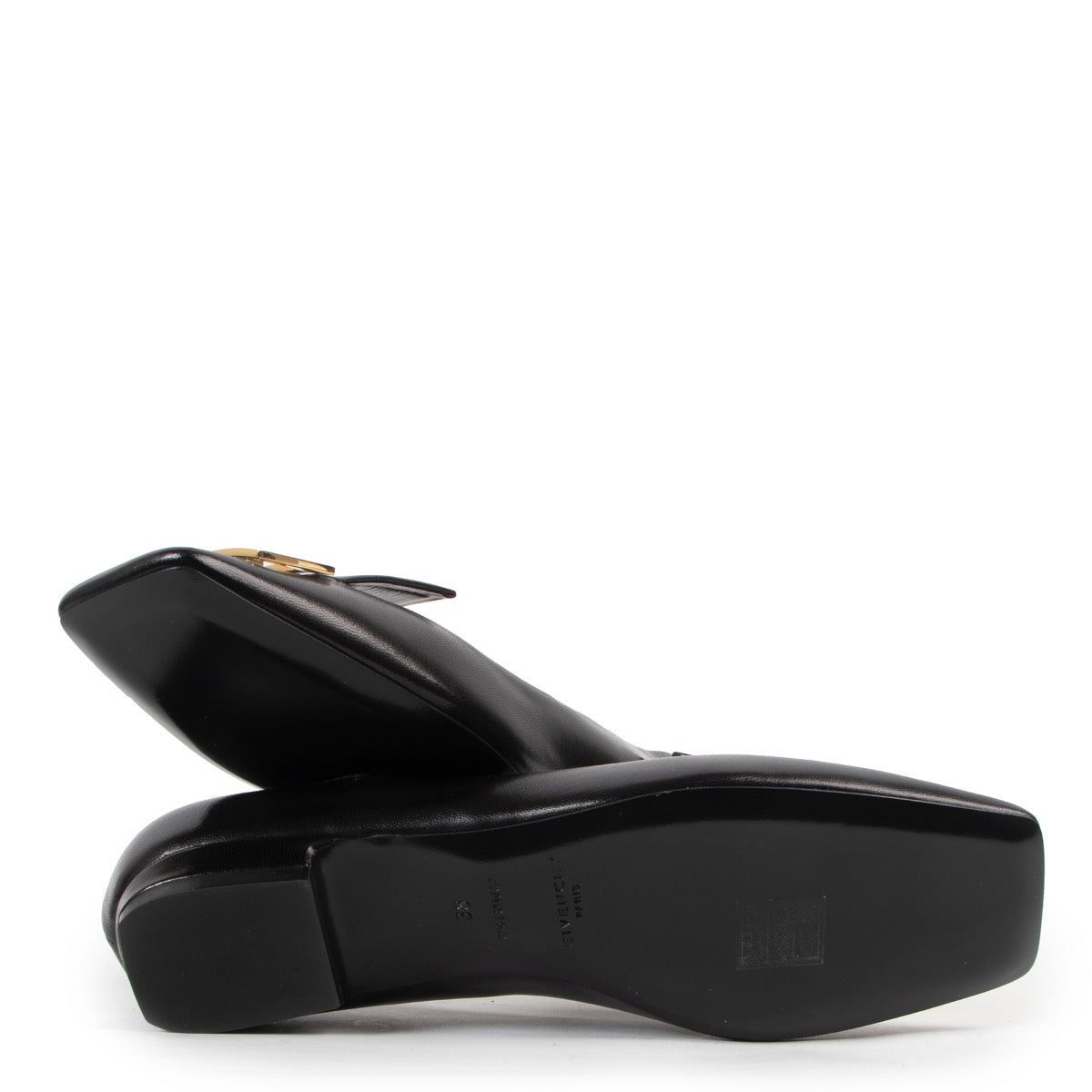 Shop safe online at Labellov in Antwerp this 100% authentic second hand Givenchy Black Leather Loafers - Size 38