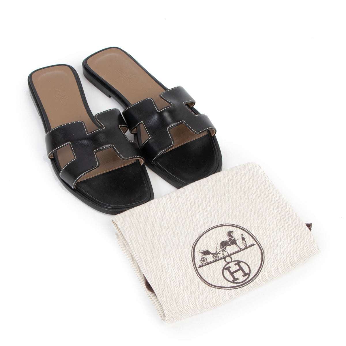 Shop safe online at Labellov in Antwerp this 100% authentic second hand Hermès Noir Pique Oran Sandals - Size 38,5