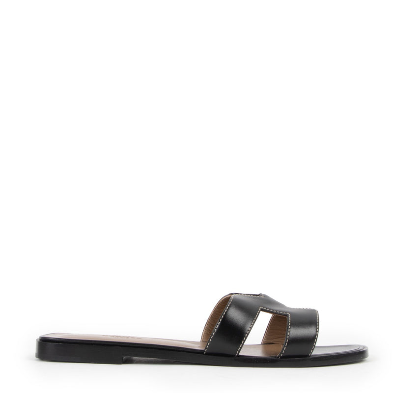 Shop safe online at Labellov in Antwerp this 100% authentic second hand Hermès Noir Pique Oran Sandals - Size 38,5