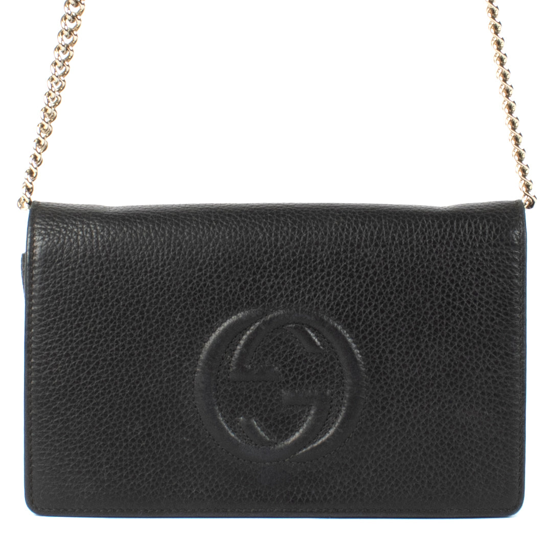 Shop safe online at Labellov in Antwerp, Brussels and Knokke this 100% authentic second hand Gucci Black Soho Wallet on Chain Clutch