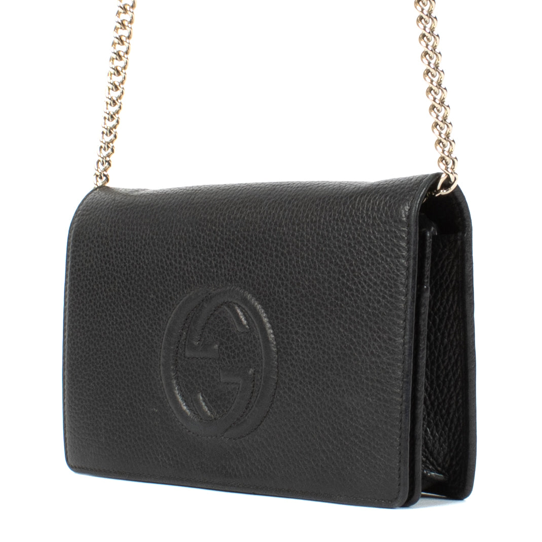 Shop safe online at Labellov in Antwerp, Brussels and Knokke this 100% authentic second hand Gucci Black Soho Wallet on Chain Clutch