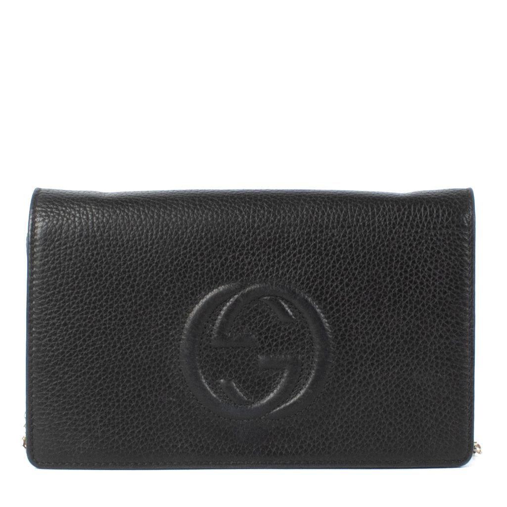 Shop safe online at Labellov in Antwerp, Brussels and Knokke this 100% authentic second hand Gucci Black Soho Wallet on Chain Clutch