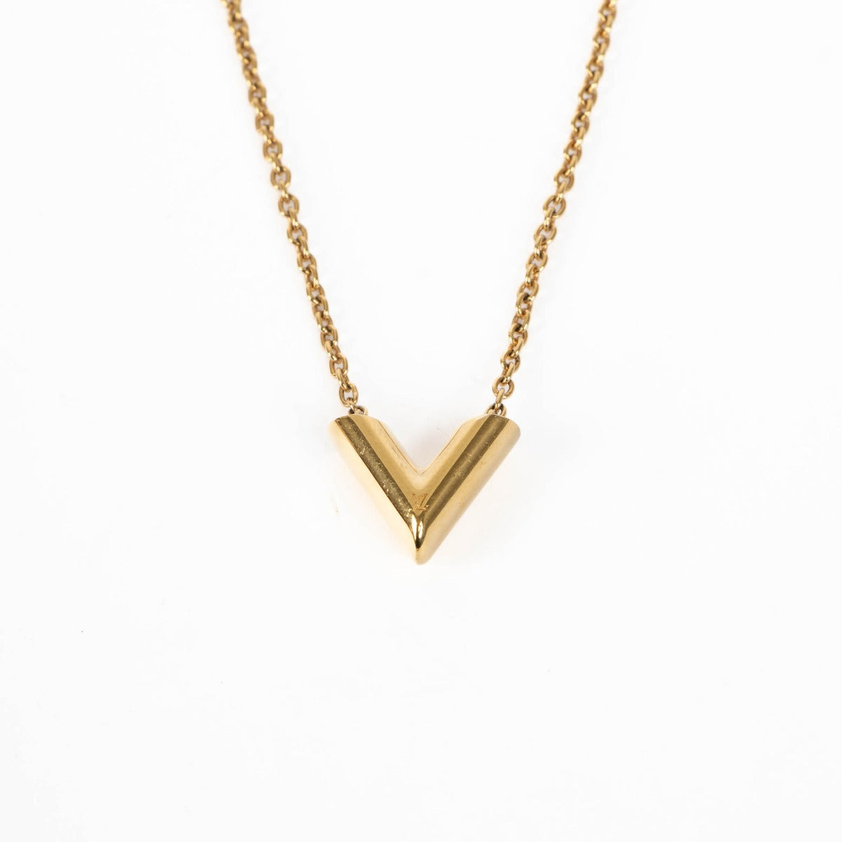 Shop this 100% authentic Louis Vuitton Gold Essential V Necklace at Labellov.com