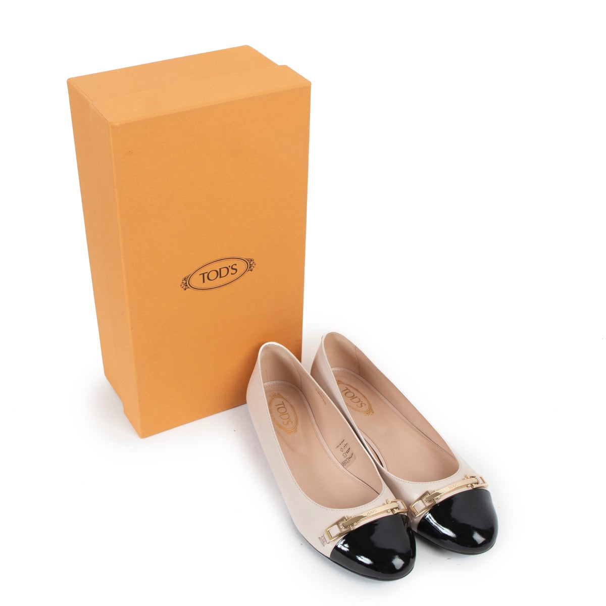 Tods Beige/Black Leather And Patent Cap-toe Buckle Flats